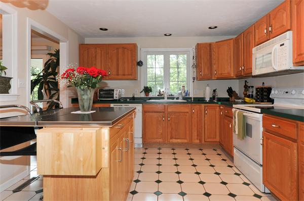 19 A Fairview Road, Unit A Framingham, MA 01702 - Photo 4 of 21 Gallery Image 4