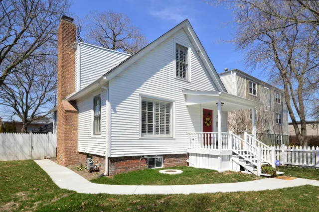 $675,000 | 2118 Jackson Avenue, Evanston, IL 60201