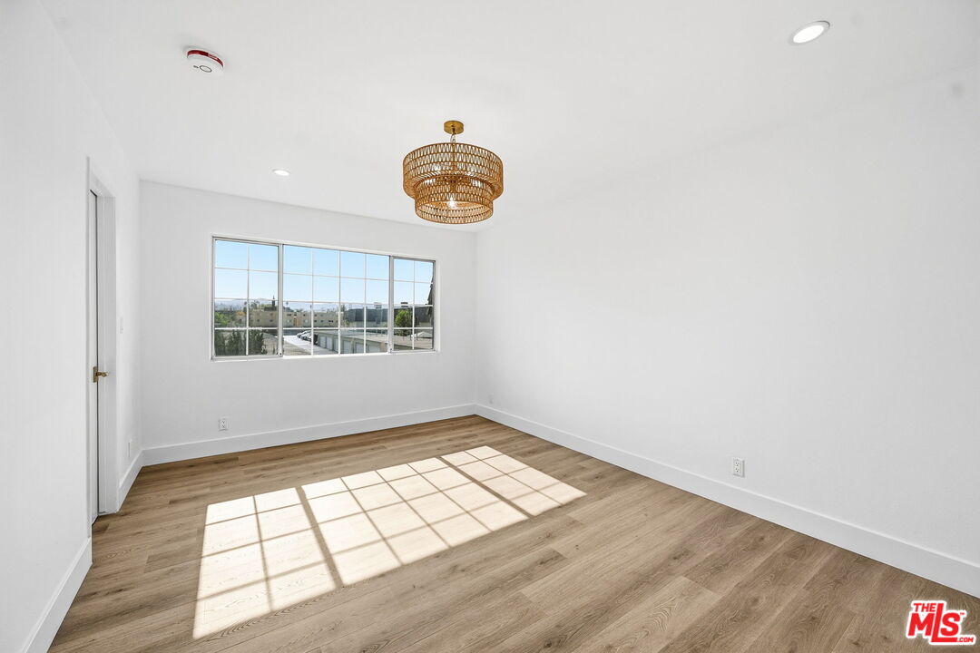 19111 Hamlin Street, Unit 6 Reseda, CA 91335 - Photo 16 of 28