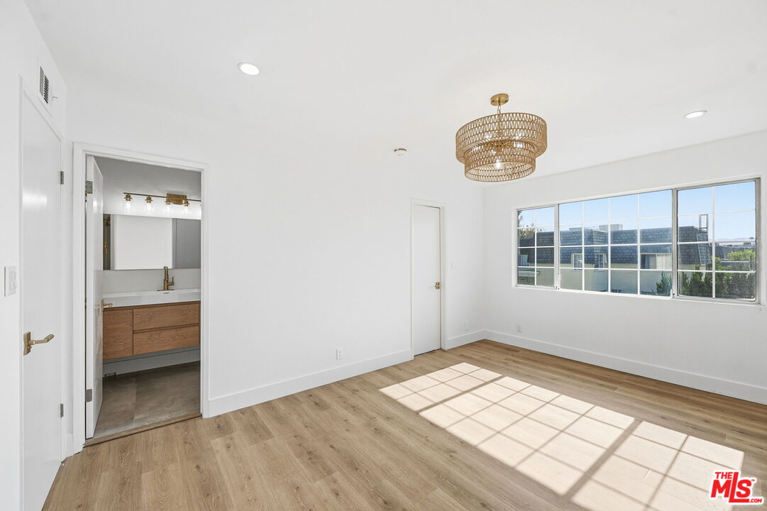 19111 Hamlin Street, Unit 6 Reseda, CA 91335 - Photo 19 of 28