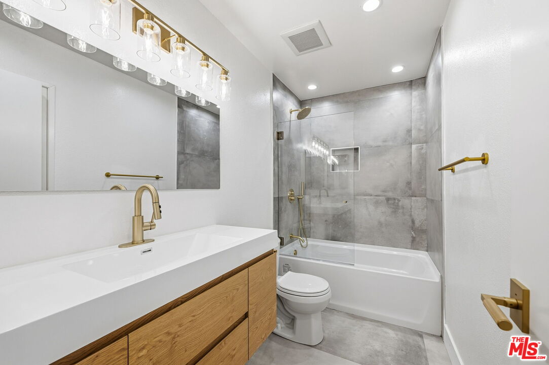 19111 Hamlin Street, Unit 6 Reseda, CA 91335 - Photo 20 of 28