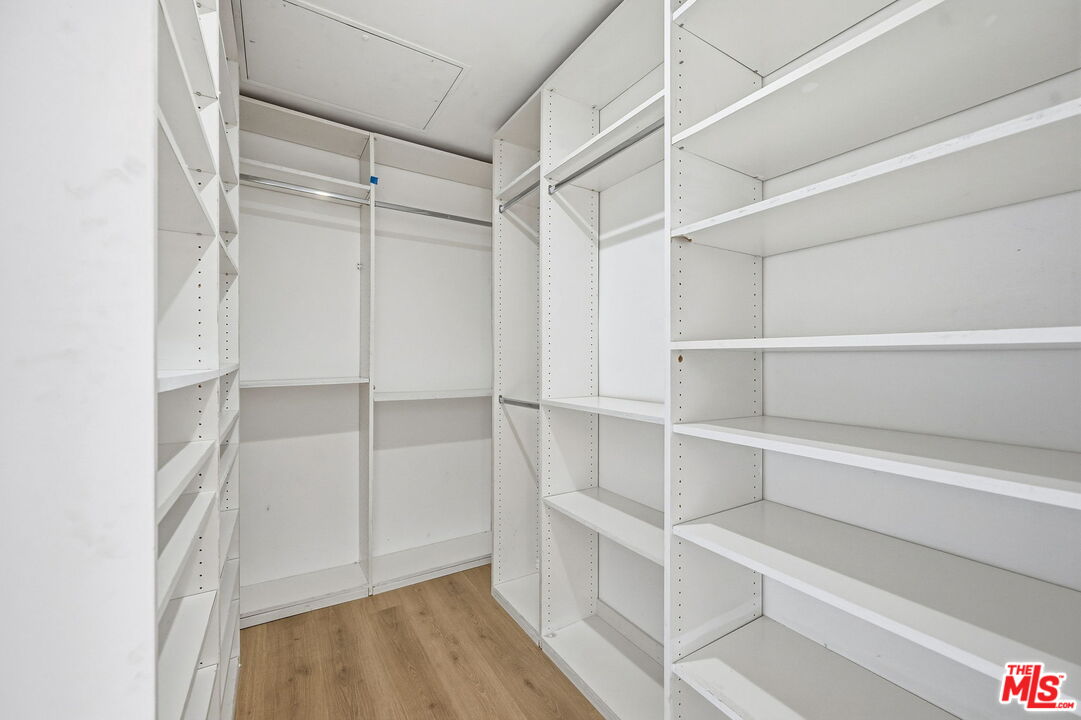 19111 Hamlin Street, Unit 6 Reseda, CA 91335 - Photo 21 of 28