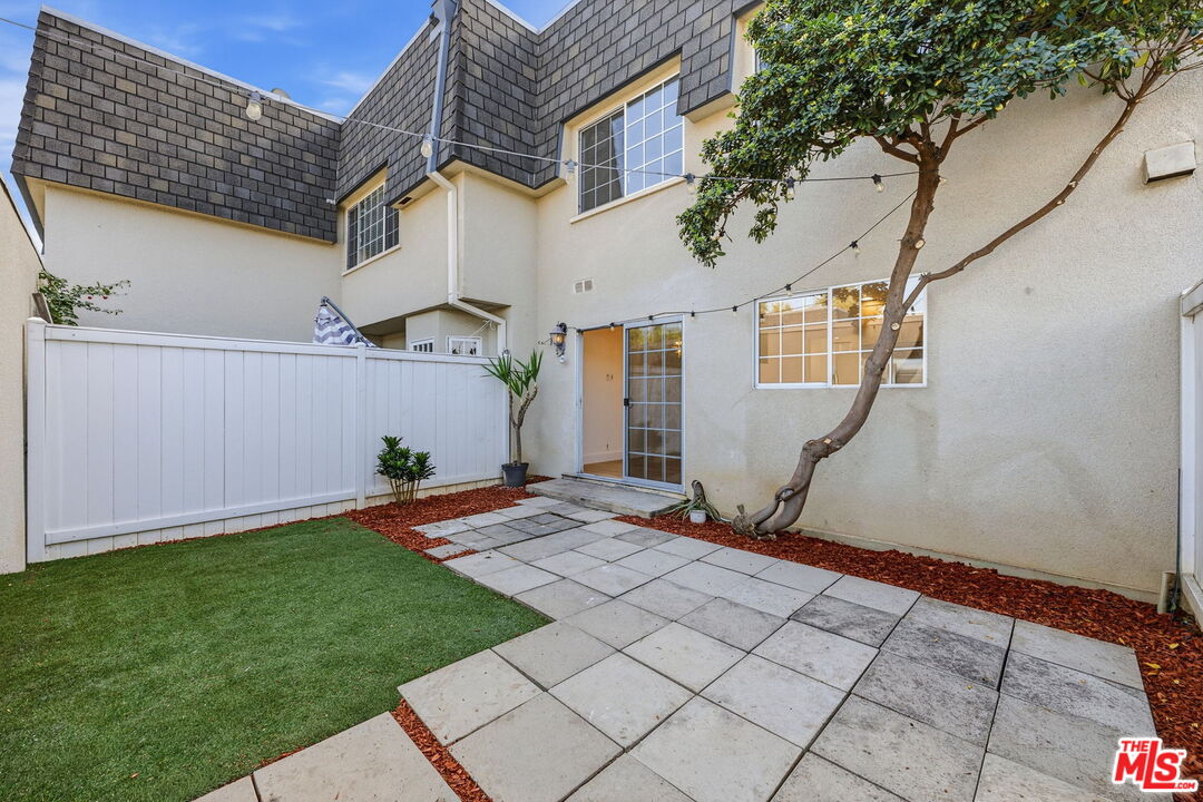 19111 Hamlin Street, Unit 6 Reseda, CA 91335 - Photo 22 of 28