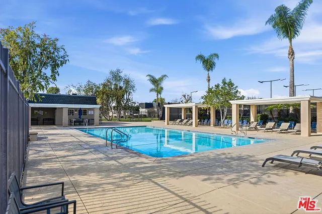 a view of an house with backyard and a tree