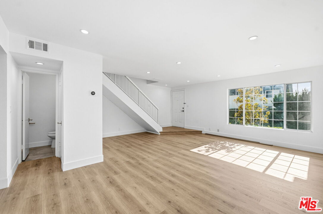 19111 Hamlin Street, Unit 6 Reseda, CA 91335 - Photo 5 of 28