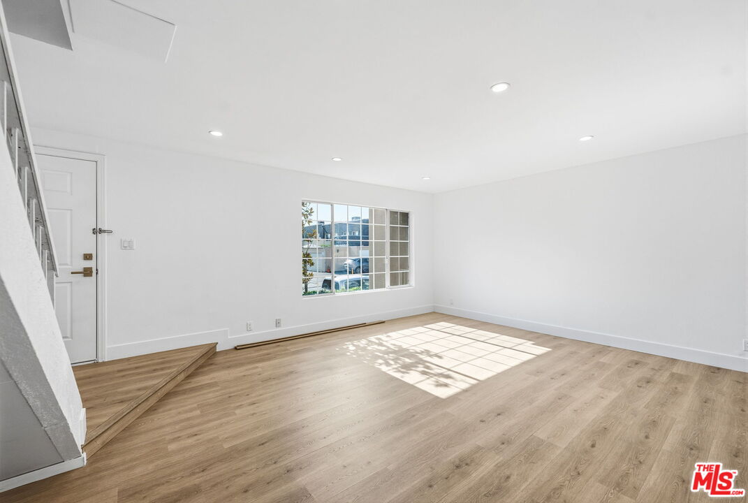 19111 Hamlin Street, Unit 6 Reseda, CA 91335 - Photo 6 of 28