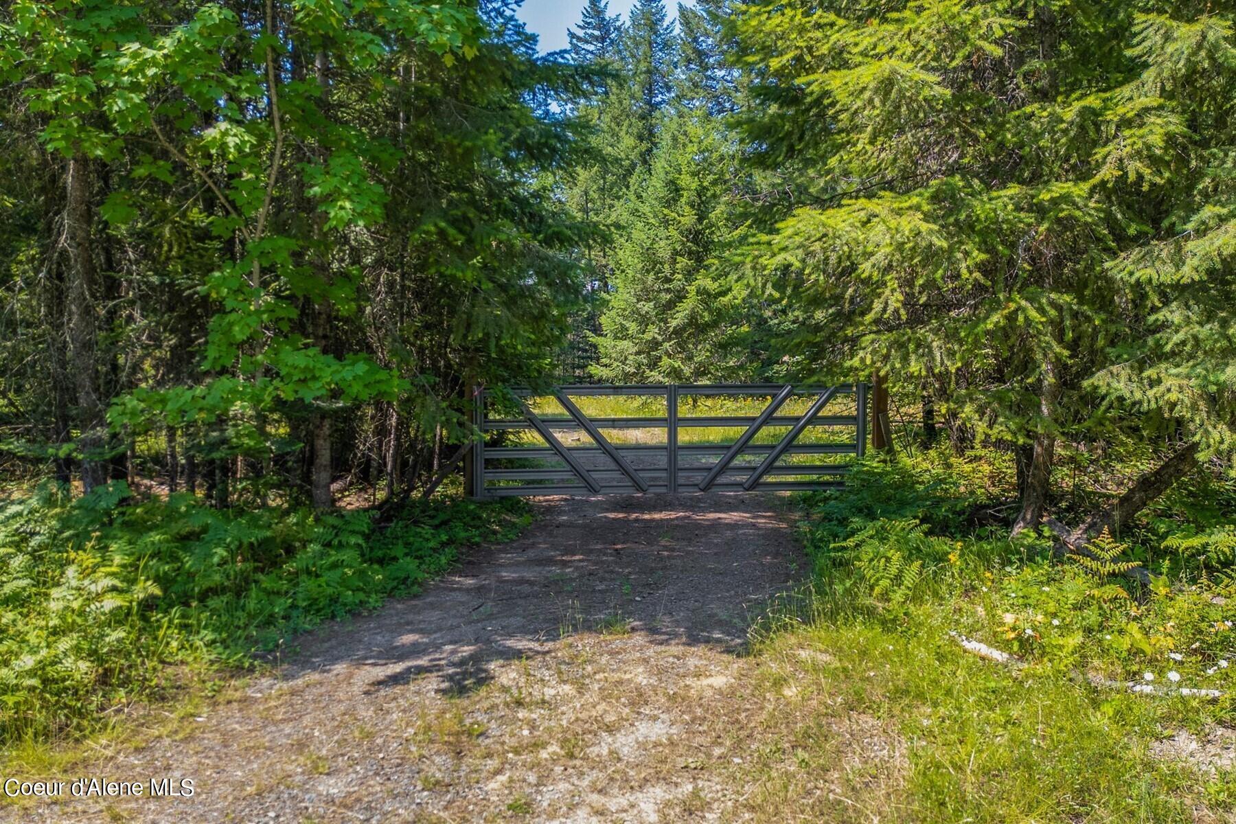 Nna Cheyenne Drive Sagle, ID 83860 - Photo 4 of 18 Gated driveway