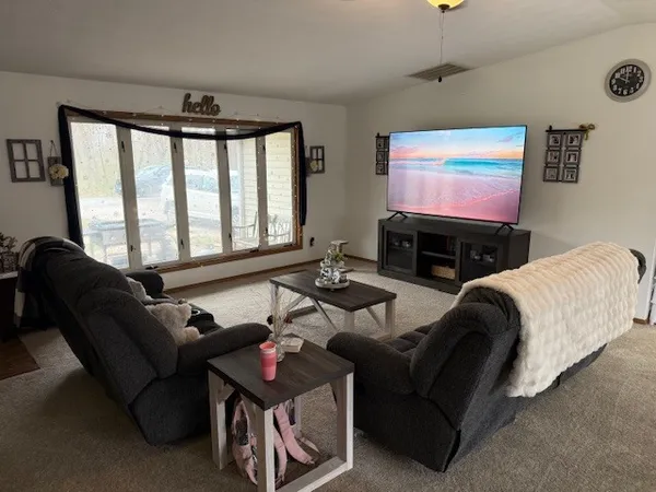 $275,000 | 18 Sawmill Road, Carbondale, IL 62902