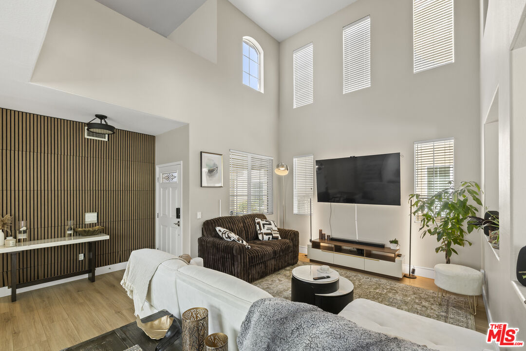 20509 Bergamo Way Porter Ranch, CA 91326 - Photo 3 of 32