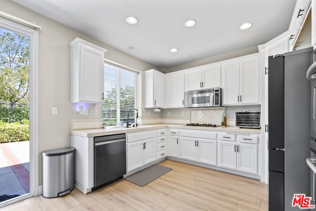 20509 Bergamo Way Porter Ranch, CA 91326 - Photo 10 of 32