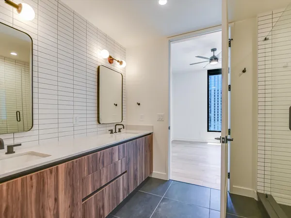 $4,000 | 84 East Avenue, Unit 2506, Austin, TX 78701