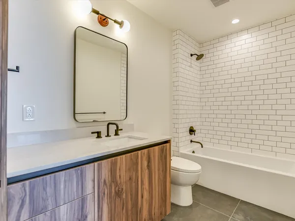 $4,000 | 84 East Avenue, Unit 2506, Austin, TX 78701