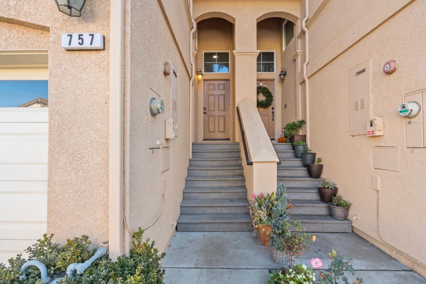 757 Roble Street Watsonville, CA 95076 - Photo 4 of 34