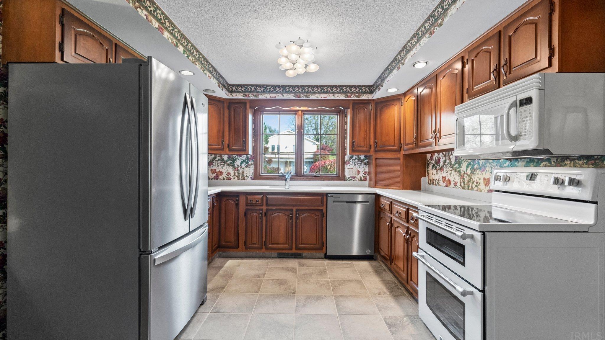 6910 Inverness Drive Fort Wayne, IN 46804 - Photo 12 of 36