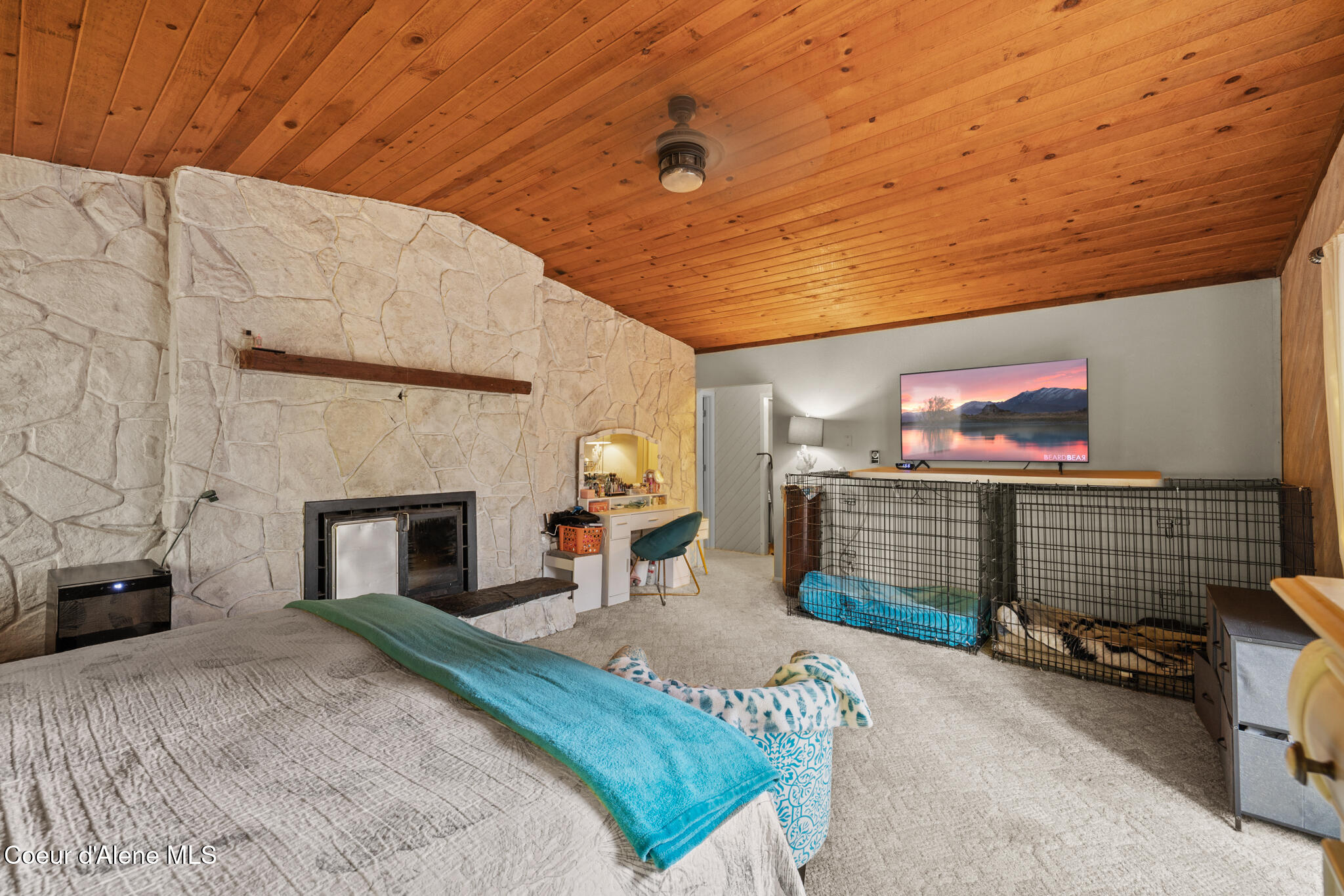 405 Schweitzer Cutoff Road Sandpoint, ID 83864 - Photo 11 of 37 Master Bedroom