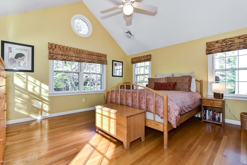 34 Hereward Road Newton, MA 02459 - Photo 14 of 24