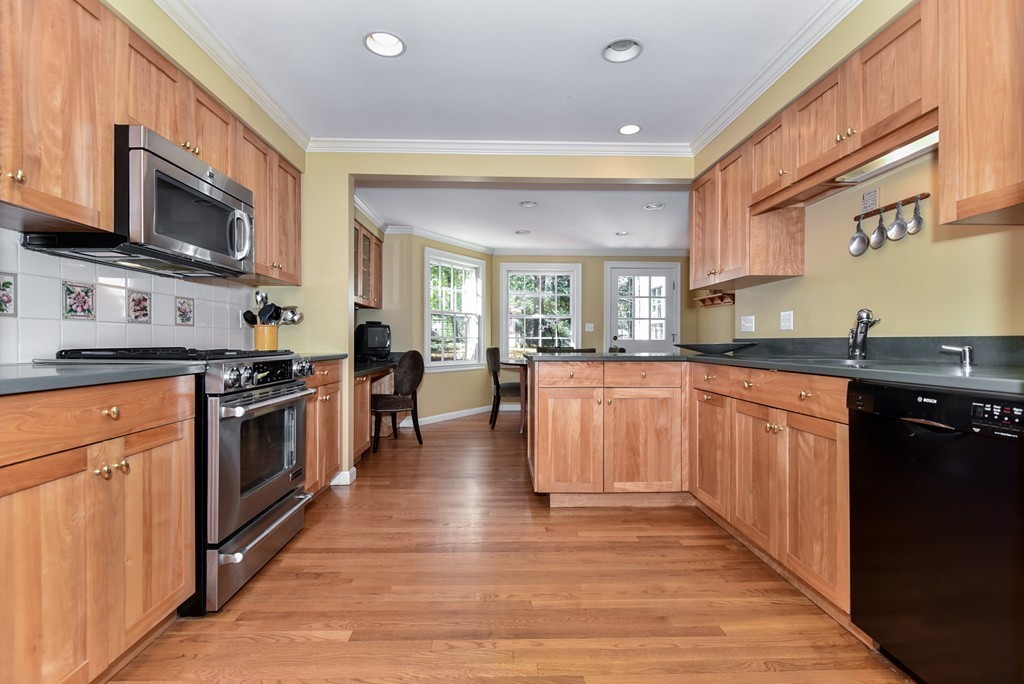 34 Hereward Road Newton, MA 02459 - Photo 5 of 24