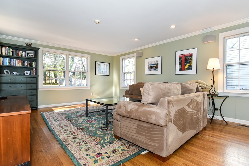 34 Hereward Road Newton, MA 02459 - Photo 10 of 24