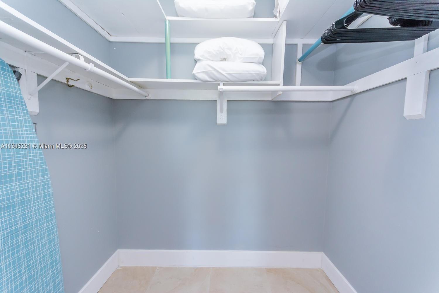 17620 Atlantic Boulevard, Unit 519 Sunny Isles Beach, FL 33160 - Photo 14 of 33 a view of entryway