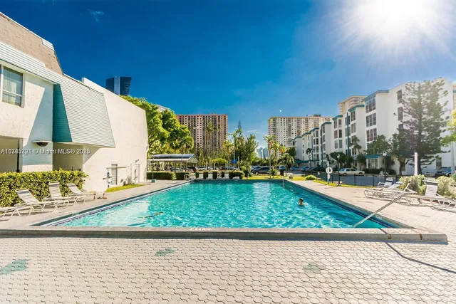 $2,450 | 17620 Atlantic Boulevard, Unit 519, Sunny Isles Beach, FL 33160
