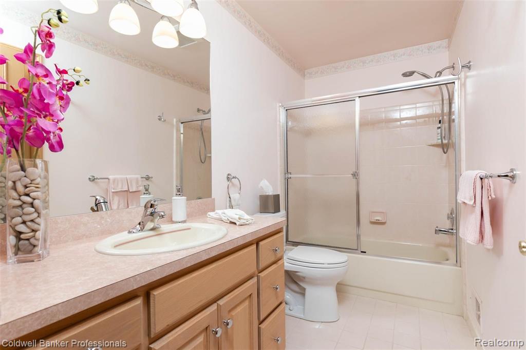 2040 Reagan Drive Rochester Hills, MI 48309 - Photo 24 of 42