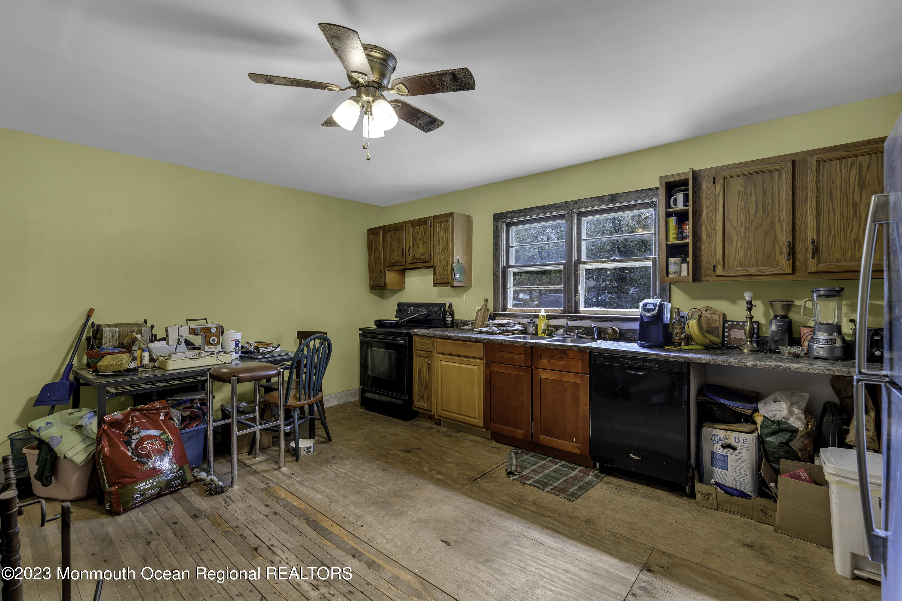 856 Bowman Road Jackson, NJ 08527 - Photo 9 of 21 a kitchen with granite countertop a sink cabinets and appliances