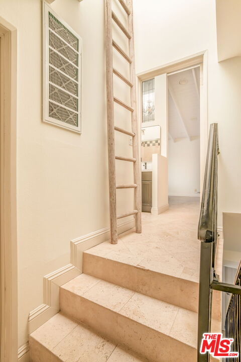 36 Navy Street, Unit 1 Venice, CA 90291 - Photo 19 of 49 a bedroom with a bed and a window