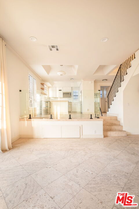 36 Navy Street, Unit 1 Venice, CA 90291 - Photo 2 of 49 a spacious bathroom with a tub and shower