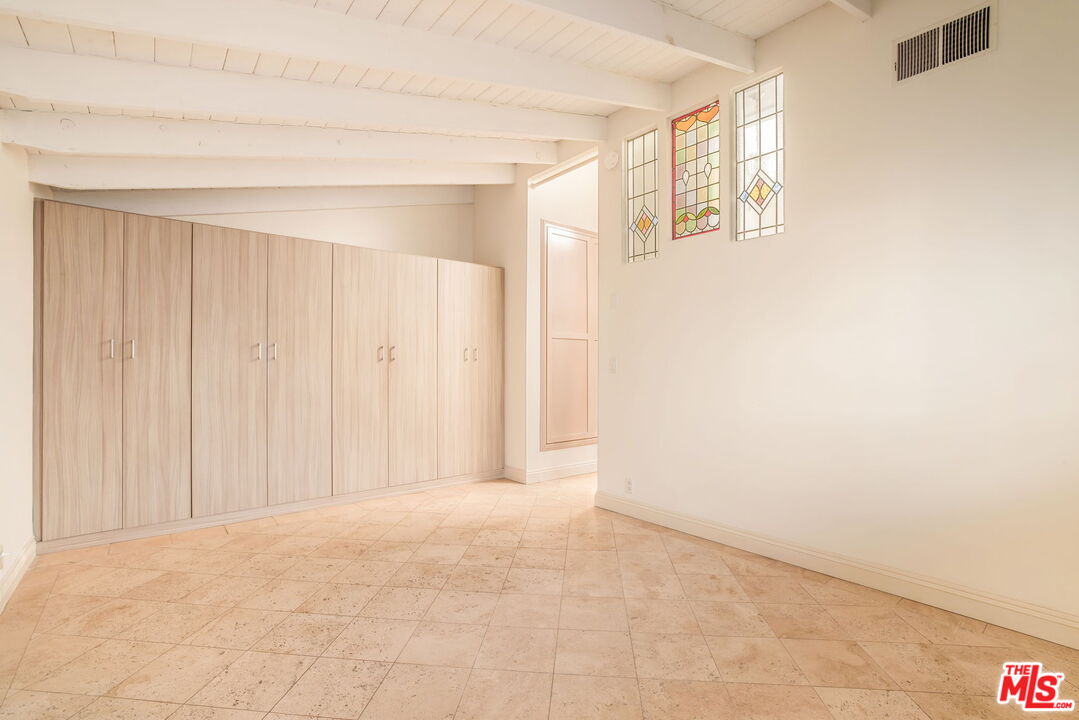 36 Navy Street, Unit 1 Venice, CA 90291 - Photo 24 of 49 a view of an empty room