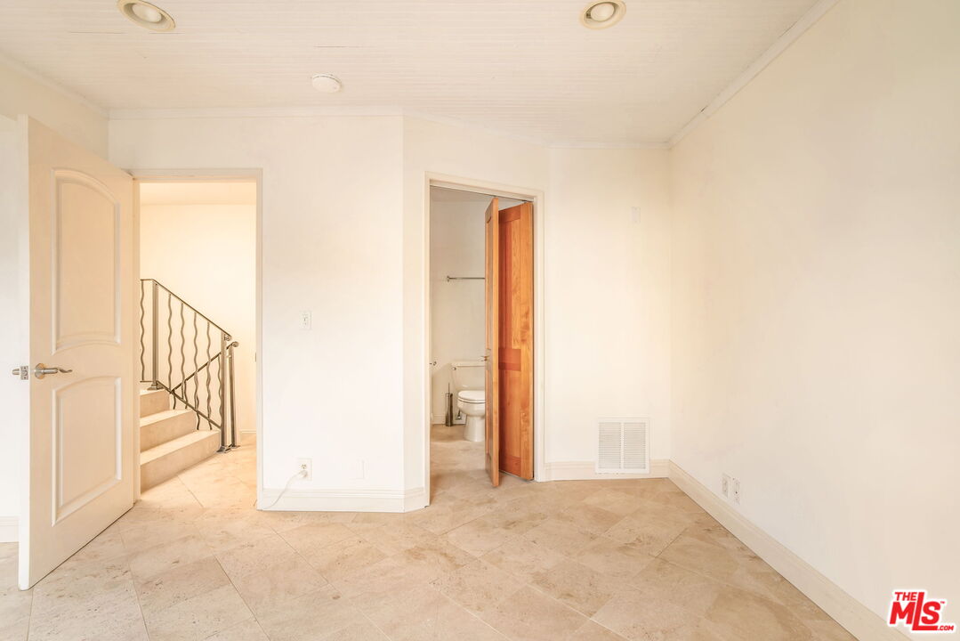 36 Navy Street, Unit 1 Venice, CA 90291 - Photo 39 of 49 a view of an empty room