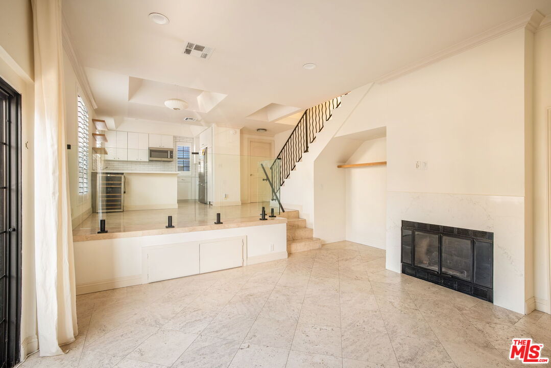 36 Navy Street, Unit 1 Venice, CA 90291 - Photo 4 of 49 a bathroom with a bathtub and a shower