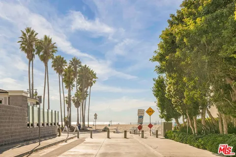 $6,240 | 36 Navy Street, Unit 1, Venice, CA 90291