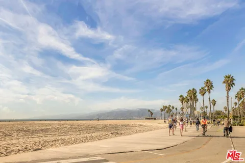 $6,240 | 36 Navy Street, Unit 1, Venice, CA 90291