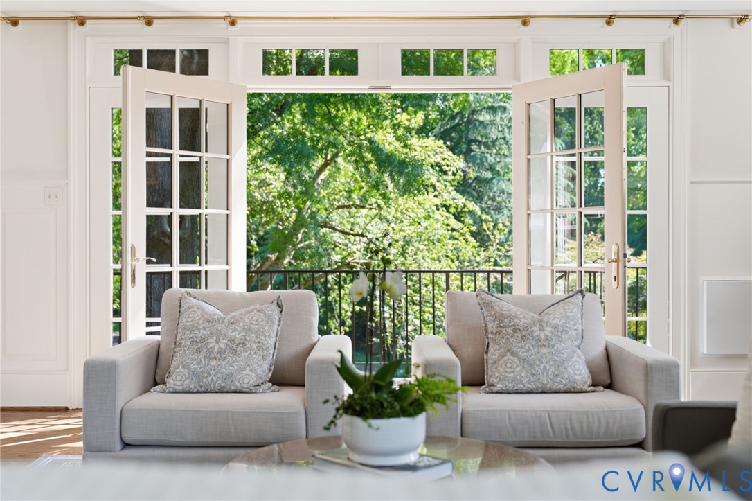 3905 Sulgrave Road Richmond, VA 23221 - Photo 47 of 56 Multiple ways to access outdoor spaces...