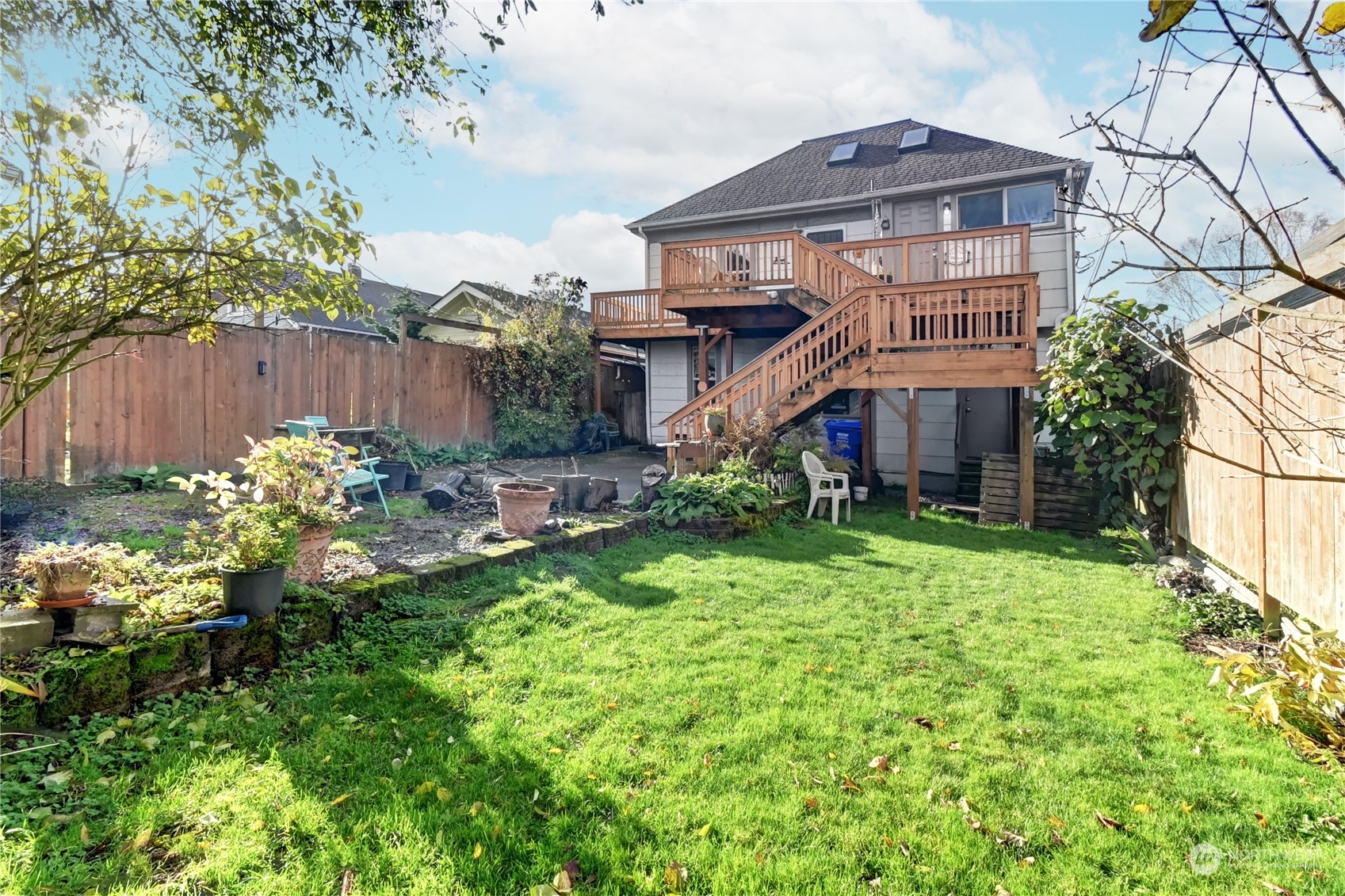 2223 Rockefeller Avenue Everett, WA 98201 - Photo 19 of 21 a front view of a house with a yard and a fence