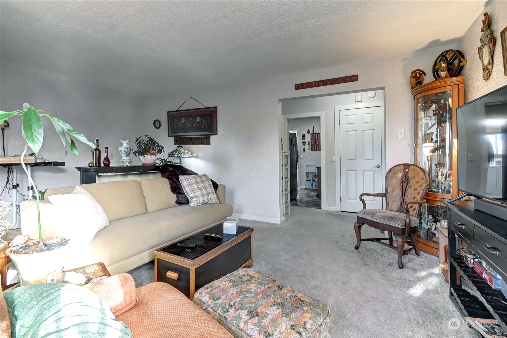 2223 Rockefeller Avenue Everett, WA 98201 - Photo 5 of 21 a living room with furniture and a window
