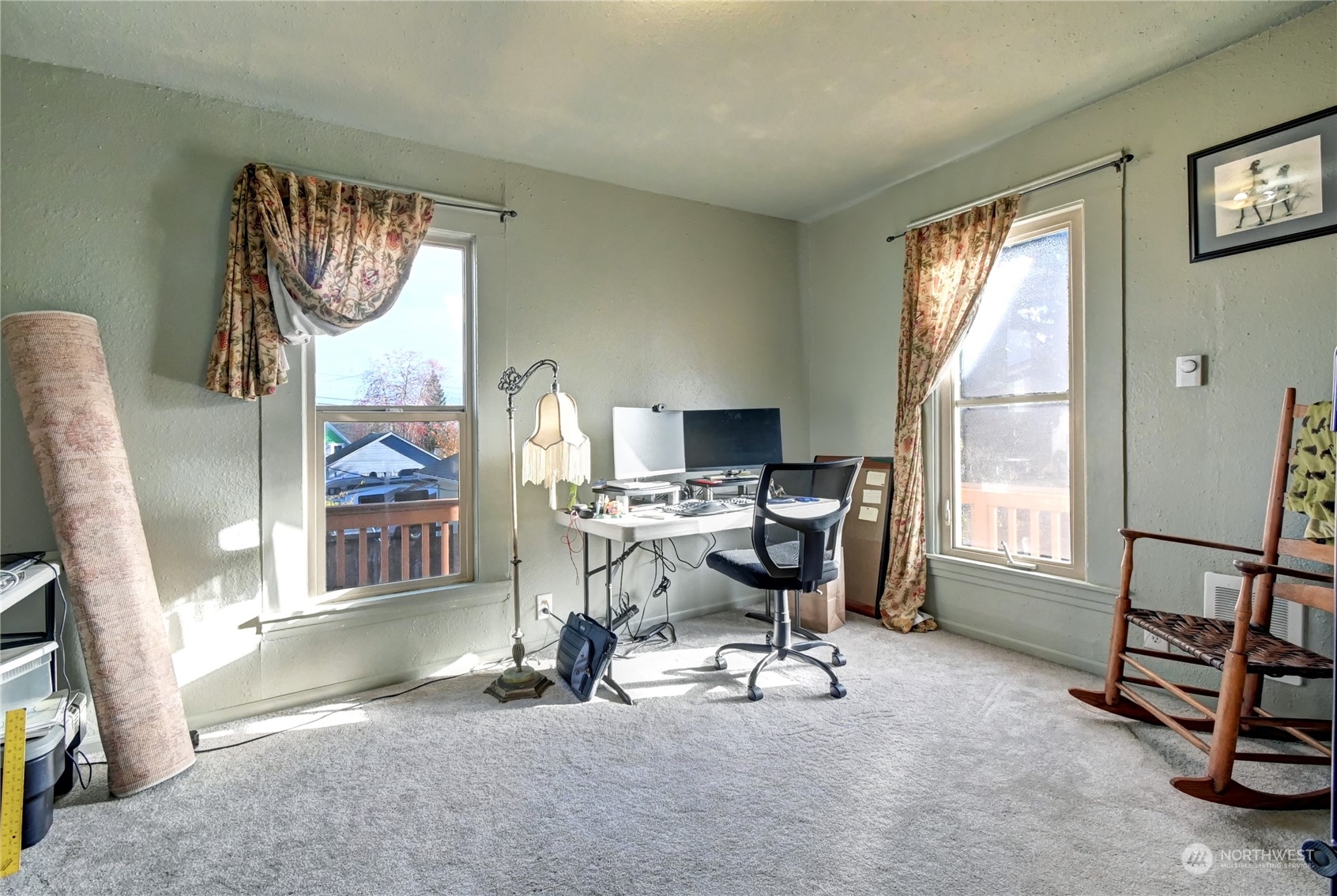 2223 Rockefeller Avenue Everett, WA 98201 - Photo 8 of 21 a view of a livingroom with workspace and a window