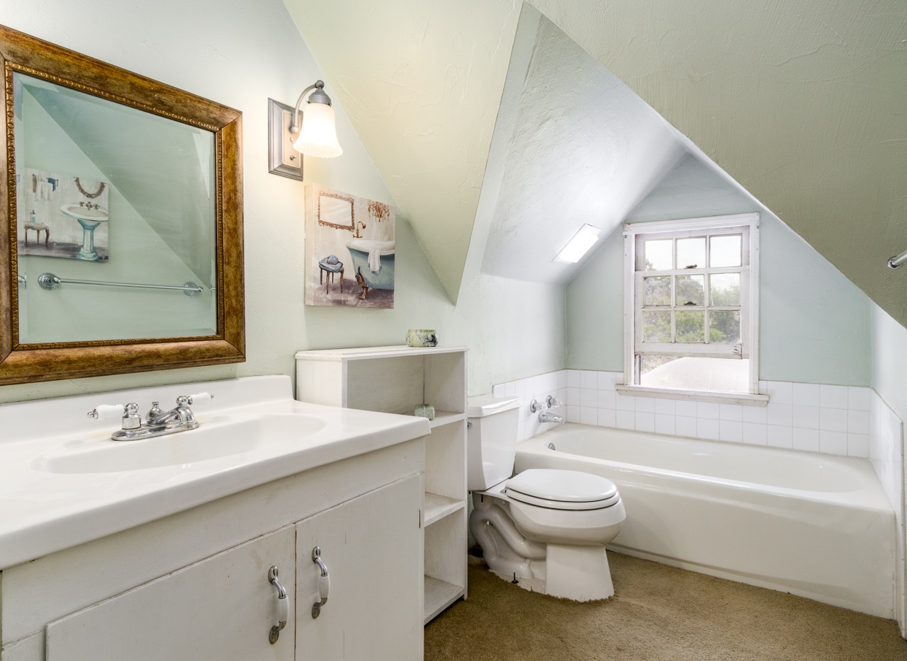 14095 Proctor Valley Road Jamul, CA 91935 - Photo 20 of 23 Upstairs Bathroom