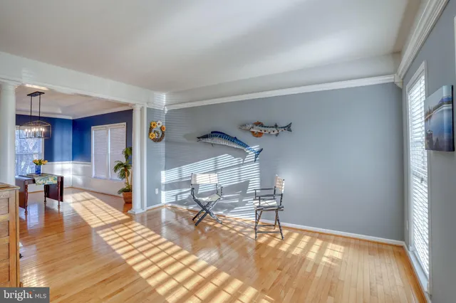 a view of a livingroom with furniture and an entryway