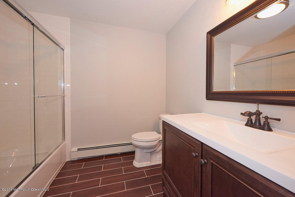 34 Farm Road Middletown, NJ 07748 - Photo 11 of 24 34 Fram Main Bath