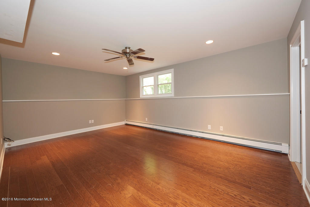 34 Farm Road Middletown, NJ 07748 - Photo 14 of 24 34 Farm Family Room