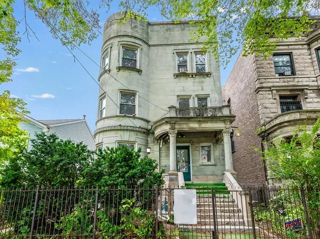 $549,900 | 352 South Hamlin Boulevard, Chicago, IL 60624