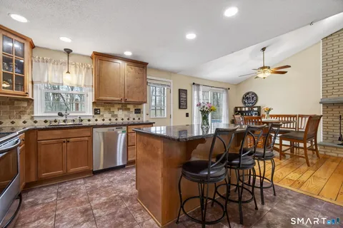 $639,900 | 148 Highwoods Drive, Guilford, CT 06437