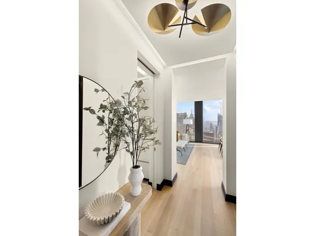 $20,500,000 | 53 West 53rd Street, Unit 72B | Midtown Central