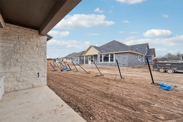 a view of a house with a backyard