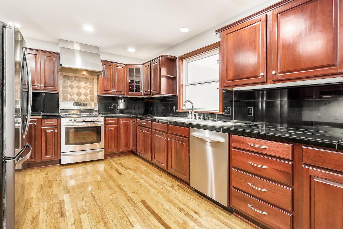 1876 Ridgeview Road Columbus, OH 43221 - Photo 8 of 24