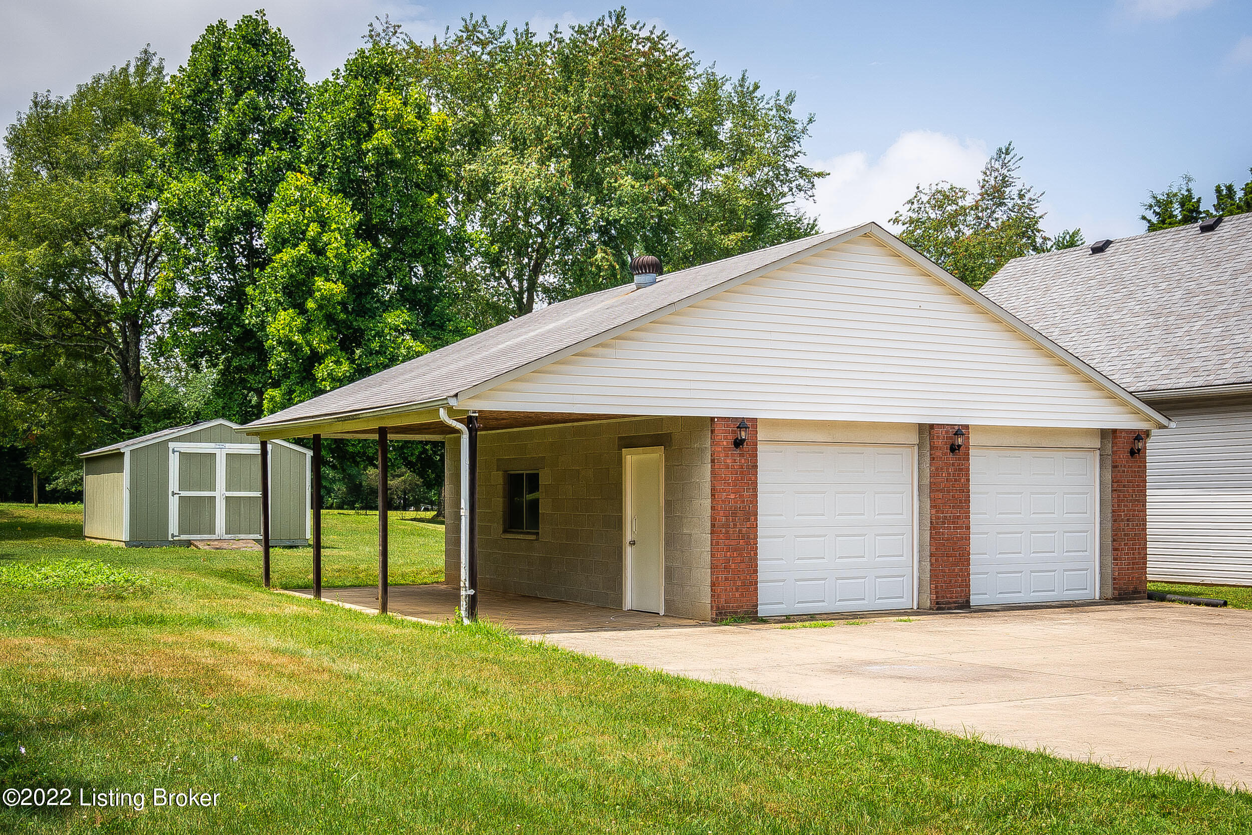 8814 Maple Road Louisville, KY 40219 - Photo 9 of 37 8814 Maple Rd-09