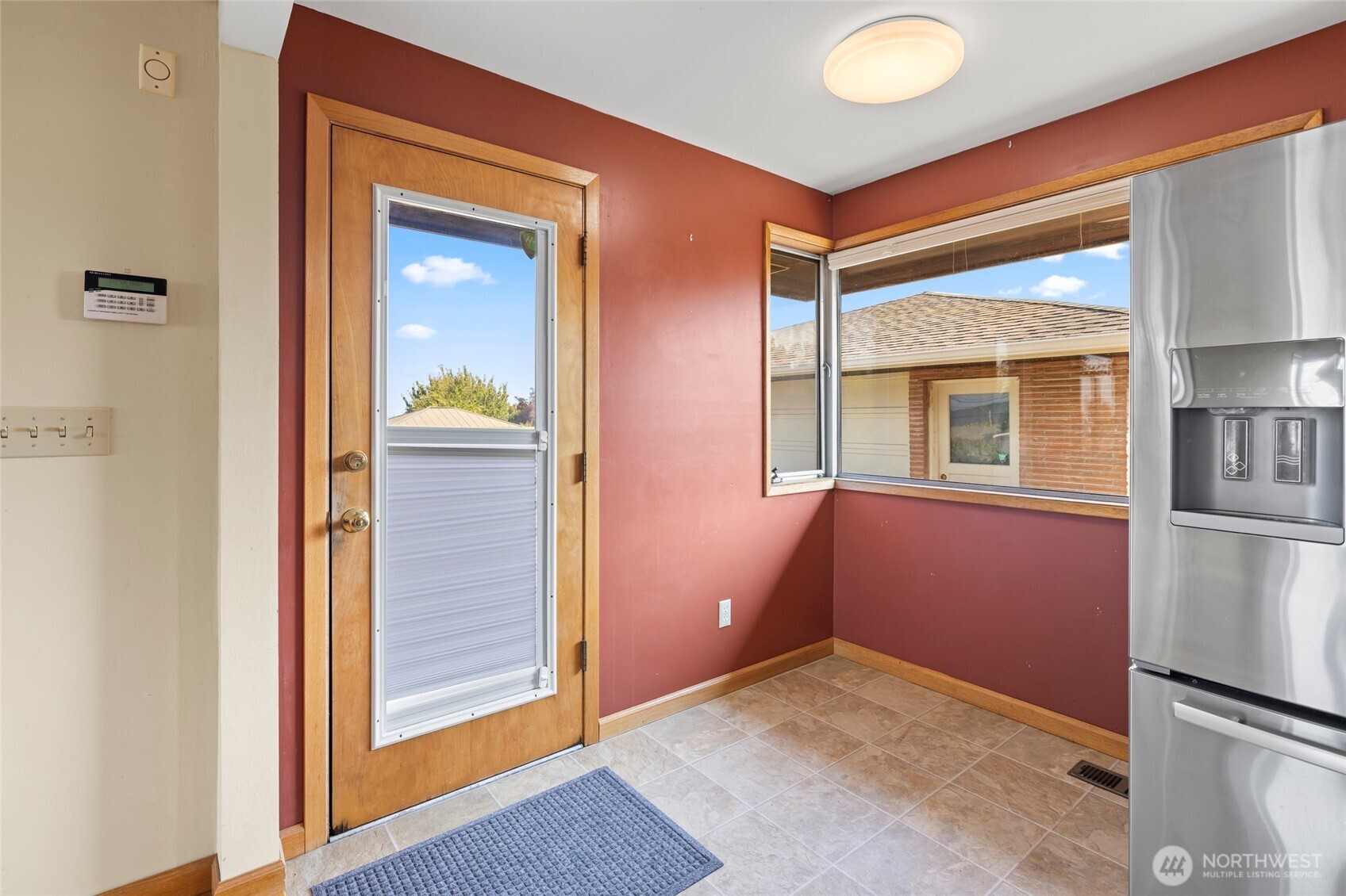 1307 26th Street Anacortes, WA 98221 - Photo 16 of 40 a view of livingroom with front door