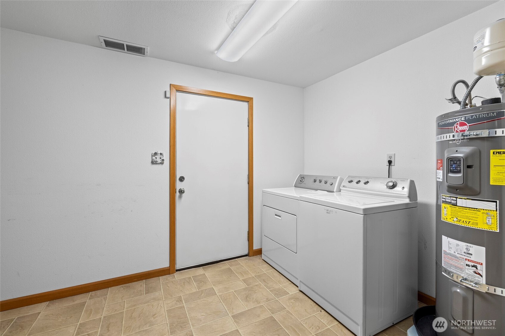 1307 26th Street Anacortes, WA 98221 - Photo 33 of 40 a utility room with dryer and washer