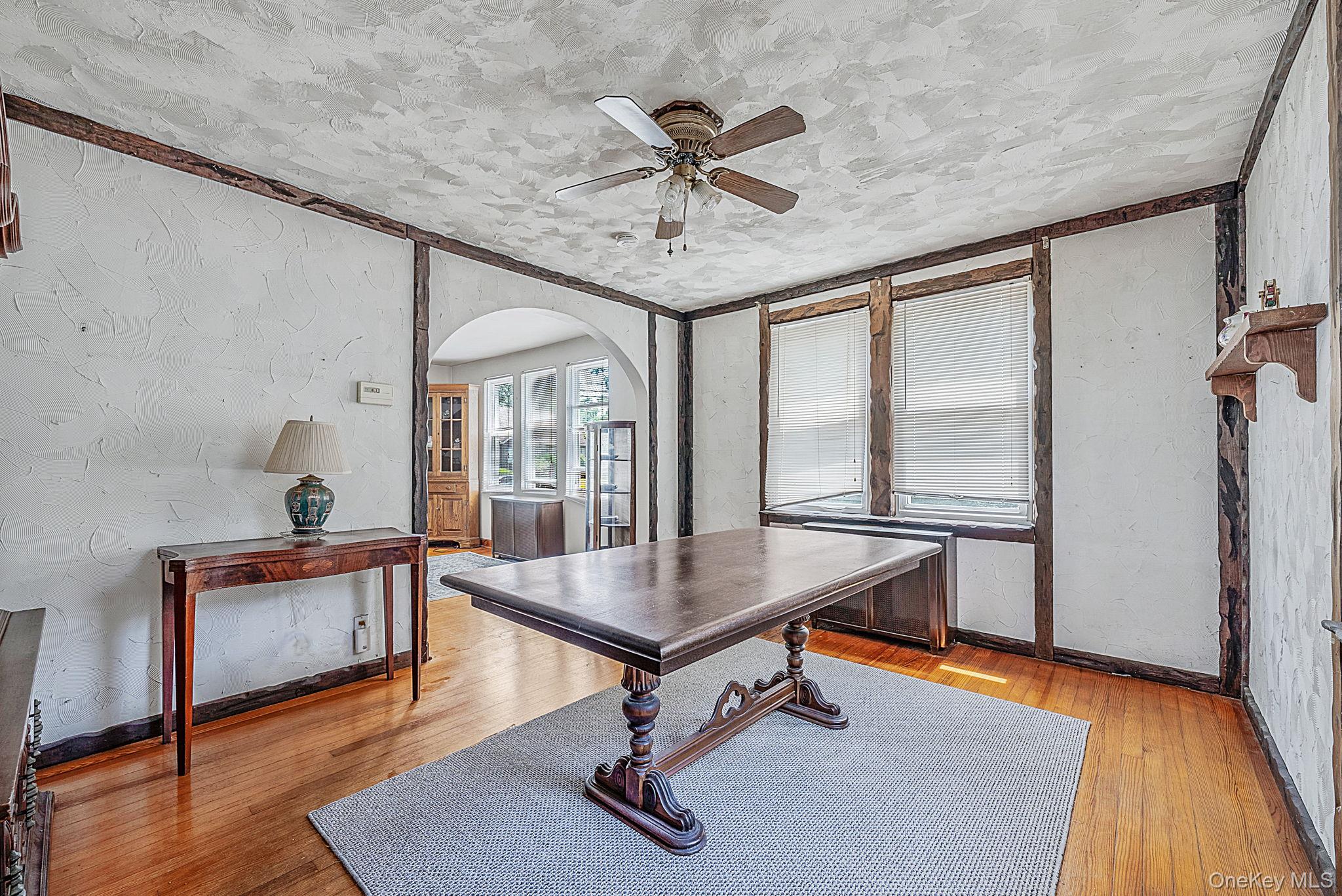 33 Sherman Street Merrick, NY 11566 - Photo 7 of 27